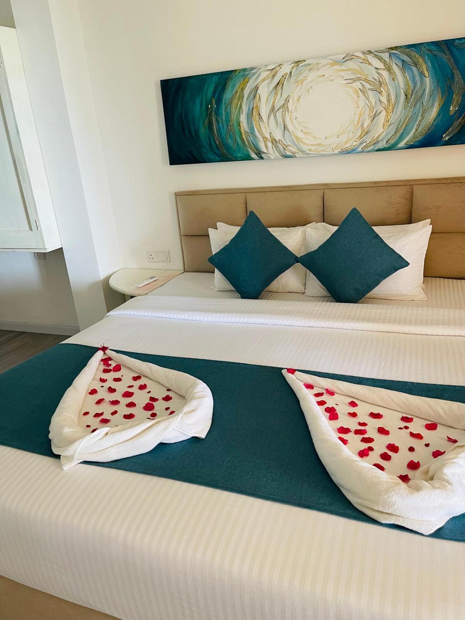 Blue Maalu Resort Амбалангода Екстериор снимка